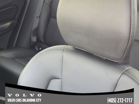 Certified 2025 Volvo XC60 B5 Core image 13