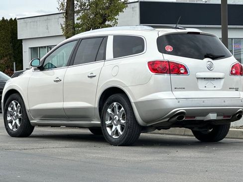Used 2010 Buick Enclave CXL image 6
