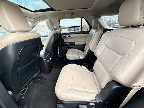 Used 2020 Ford Explorer XLT w/ Equipment Group 202A image 24