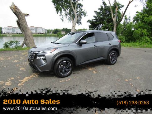 Used 2025 Nissan Rogue SV AWD/4WD image 1