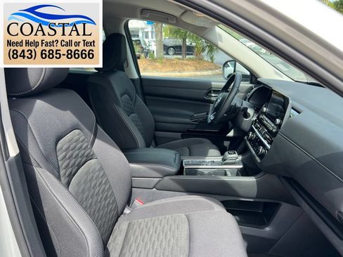 Certified 2025 Nissan Pathfinder SV FWD image 25
