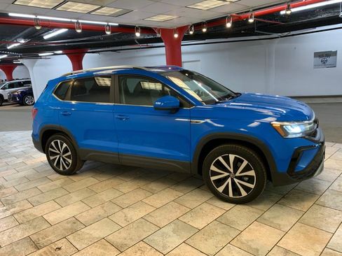 Used 2022 Volkswagen Taos SE image 9