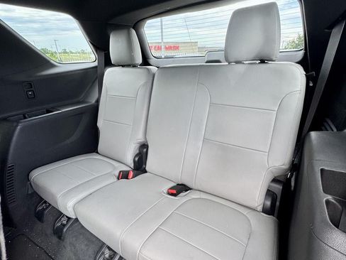 Used 2023 Chevrolet Traverse LT AWD/4WD image 10