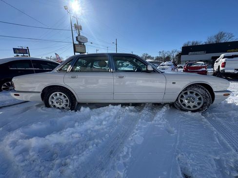 Used 2003 Jaguar XJ8 image 7