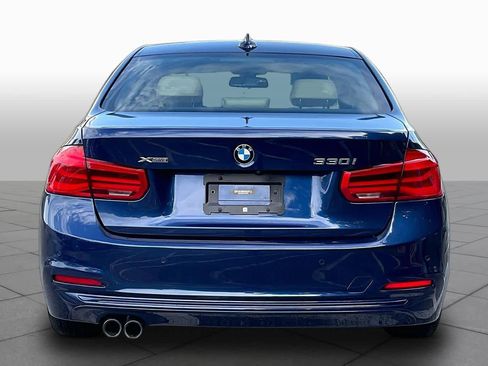 Used 2018 BMW 330i xDrive Sedan w/ Convenience Package AWD/4WD image 4