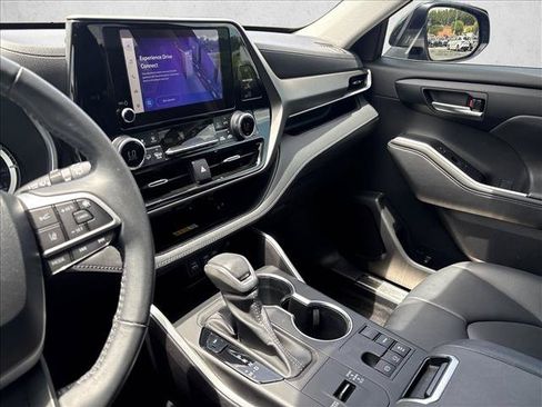 Used 2023 Toyota Highlander XLE FWD image 15