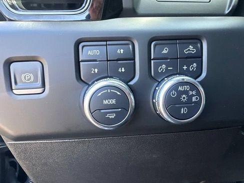 Used 2025 GMC Sierra 2500 AT4 AWD/4WD image 21