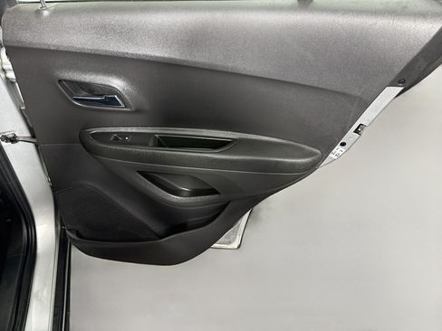 Used 2019 Chevrolet Trax LS FWD image 26