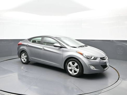 Used 2012 Hyundai Elantra GLS w/ Preferred Pkg 3 FWD image 4