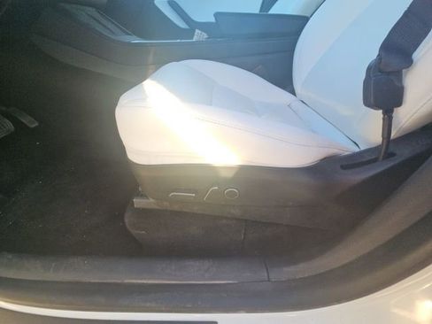 Used 2021 Tesla Model Y Long Range image 6