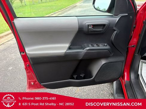 Used 2020 Toyota Tacoma SR AWD/4WD image 10