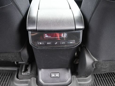 Used 2023 Toyota Highlander L FWD image 18