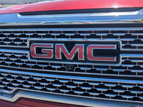 Used 2022 GMC Sierra 1500 SLT w/ SLT Premium Plus Package AWD/4WD image 10