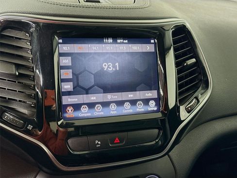 Used 2019 Jeep Cherokee Limited AWD/4WD image 8