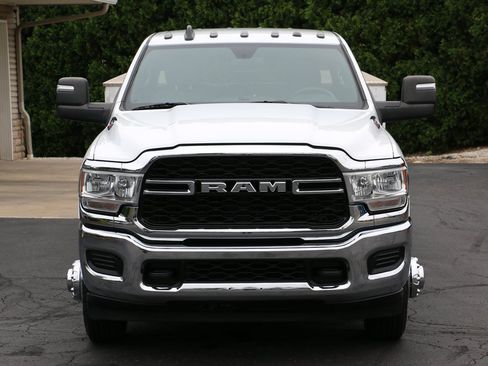 Used 2024 RAM 3500 Tradesman w/ Chrome Appearance Group AWD/4WD image 8