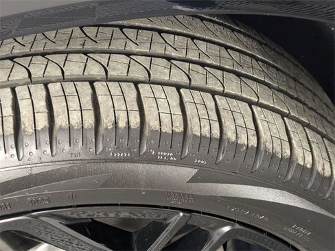 Used 2026 Volkswagen Tiguan SE R-Line image 9