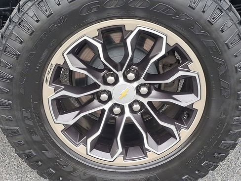 Used 2018 Chevrolet Colorado ZR2 image 9