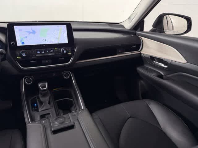Used 2024 Toyota Grand Highlander AWD image 33