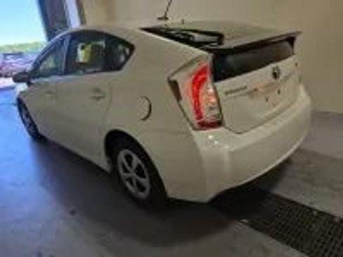 Used 2014 Toyota Prius Four FWD image 2