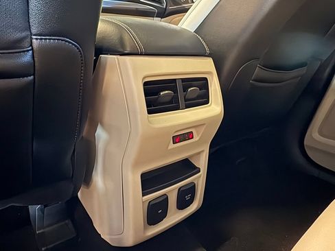 Used 2016 Ford Edge Titanium w/ Equipment Group 302A AWD/4WD image 18