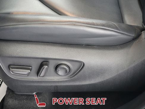 Used 2023 Toyota Highlander XLE AWD/4WD image 15