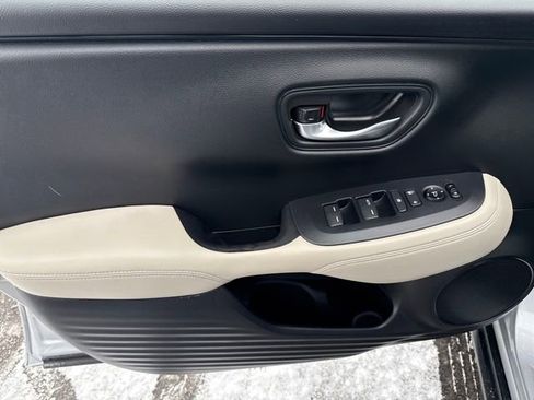 Used 2024 Honda HR-V LX image 9