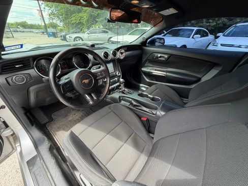 Used 2017 Ford Mustang Coupe RWD image 17