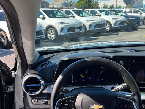 Used 2025 Chevrolet Trax LT w/ LT Convenience Package FWD image 35