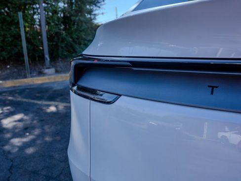 Used 2026 Tesla Model Y Long Range image 25