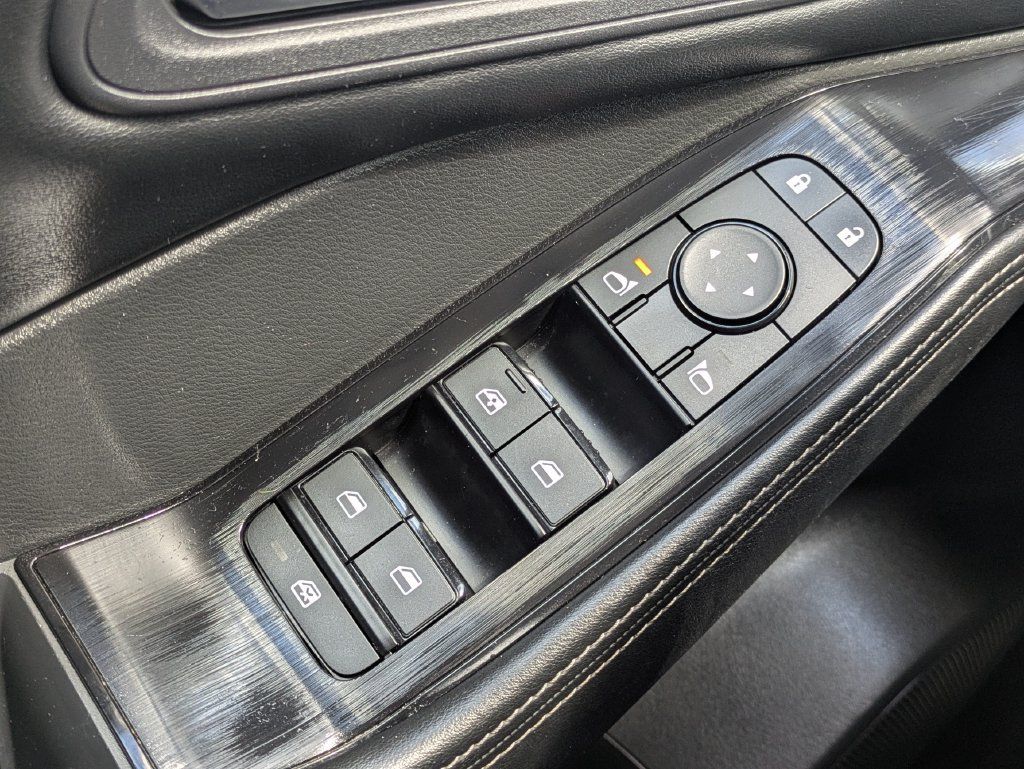 Used 2025 Nissan Rogue SV FWD image 22