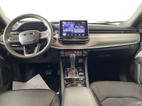 Used 2024 Jeep Compass Limited image 14