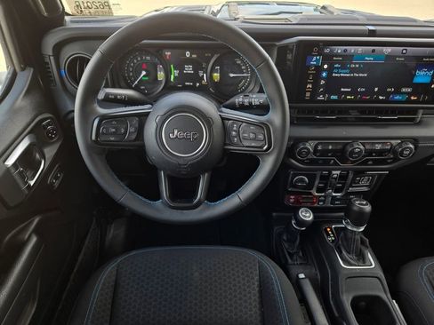 Used 2025 Jeep Wrangler Unlimited Rubicon 4xe w/ Convenience Group AWD/4WD image 12