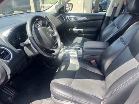 Used 2020 Nissan Pathfinder SL image 9