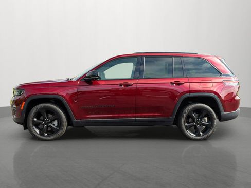 Used 2024 Jeep Grand Cherokee Limited w/ Luxury Tech Group II AWD/4WD image 4