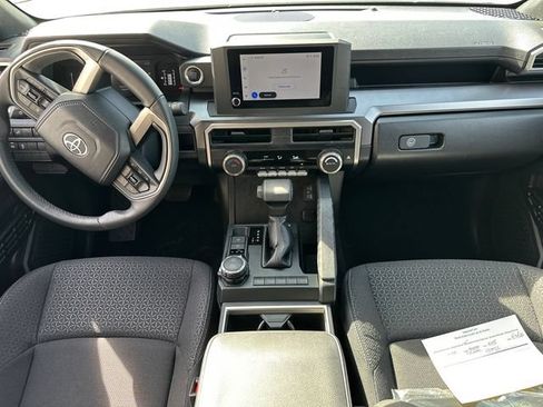 Used 2025 Toyota 4Runner SR5 AWD/4WD image 18