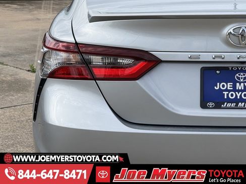 Used 2024 Toyota Camry SE image 10