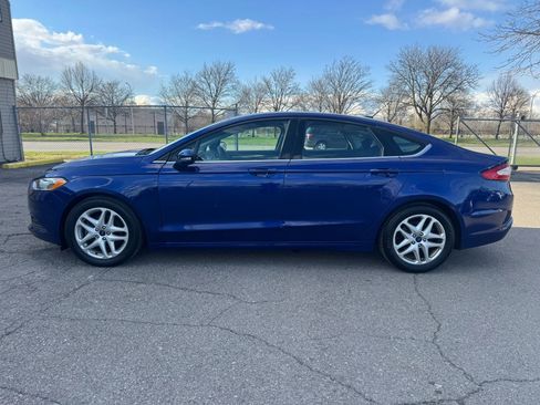 Used 2015 Ford Fusion SE FWD image 2