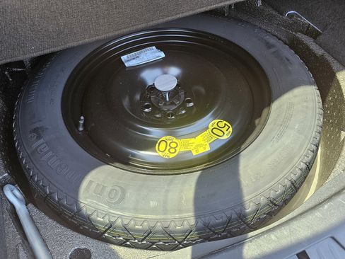 Used 2018 Jaguar E-PACE SE image 20