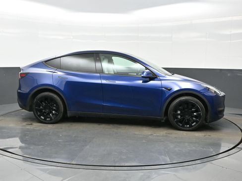 Used 2023 Tesla Model Y Long Range image 7