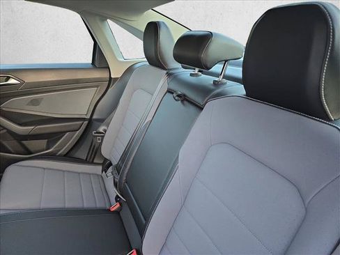 Used 2026 Volkswagen Jetta SE FWD image 17