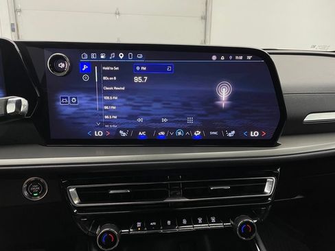 Used 2025 Chevrolet Traverse LT w/ LPO, Floor Liner Package AWD/4WD image 25