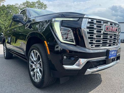 Used 2025 GMC Yukon XL Denali w/ Sun & Power Step Package AWD/4WD image 3