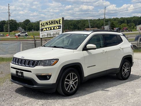 Used 2019 Jeep Compass Latitude FWD image 3