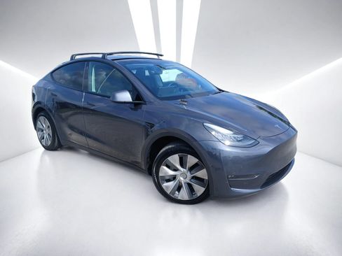 Used 2021 Tesla Model Y Long Range AWD/4WD image 1