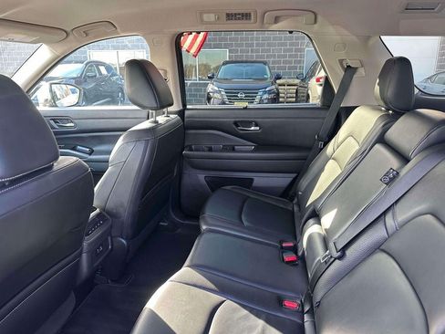 Used 2023 Nissan Pathfinder SL w/ Lighting Package (N92) AWD/4WD image 10