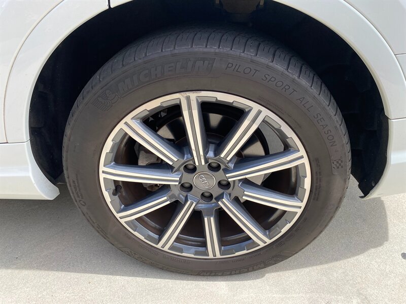 Used 2017 Audi Q7 3.0T Premium Plus AWD/4WD image 28