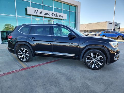 Used 2024 Volkswagen Atlas SEL Premium R-Line image 8