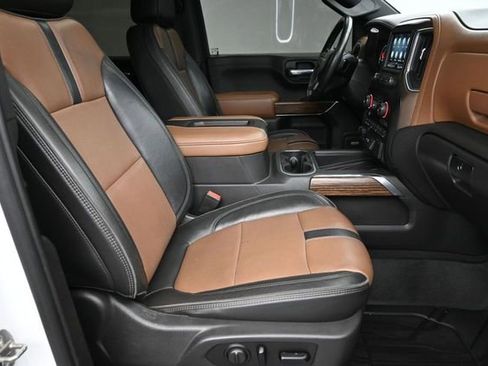 Used 2020 Chevrolet Silverado 1500 High Country w/ Technology Package AWD/4WD image 12