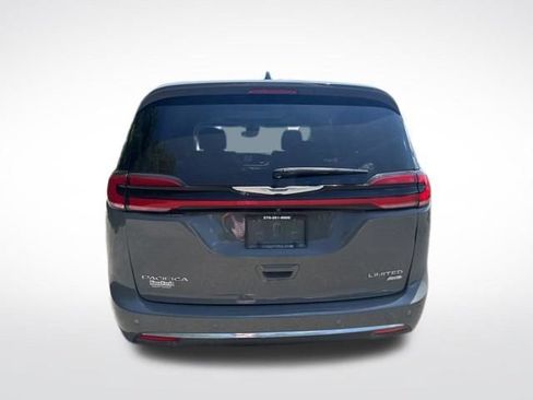 Used 2021 Chrysler Pacifica Limited AWD/4WD image 4