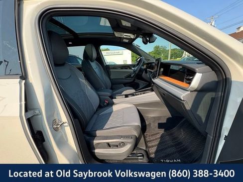 Certified 2025 Volkswagen Tiguan SEL R-Line AWD/4WD image 27